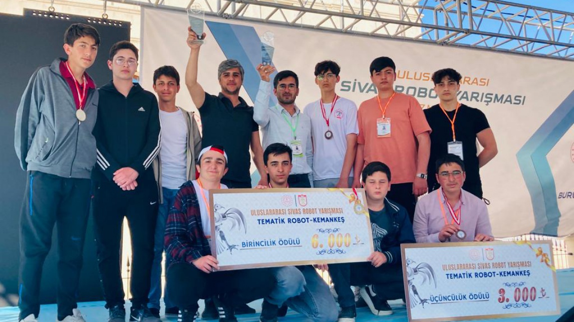 Uluslarası Robot Yarışmasında Bayburt Anadolu İmam Hatip Lisesi ROBOHATİP Takımı 1. Ve 3.lük Ödülünü İlimize Getirdi.